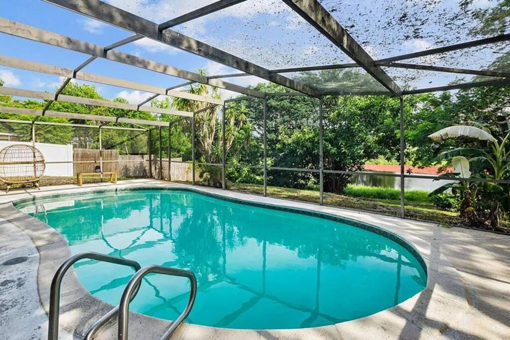 Cozy Lakefront Home W/ Pool -7 Mins From Legoland وينتر هافن المظهر الخارجي الصورة