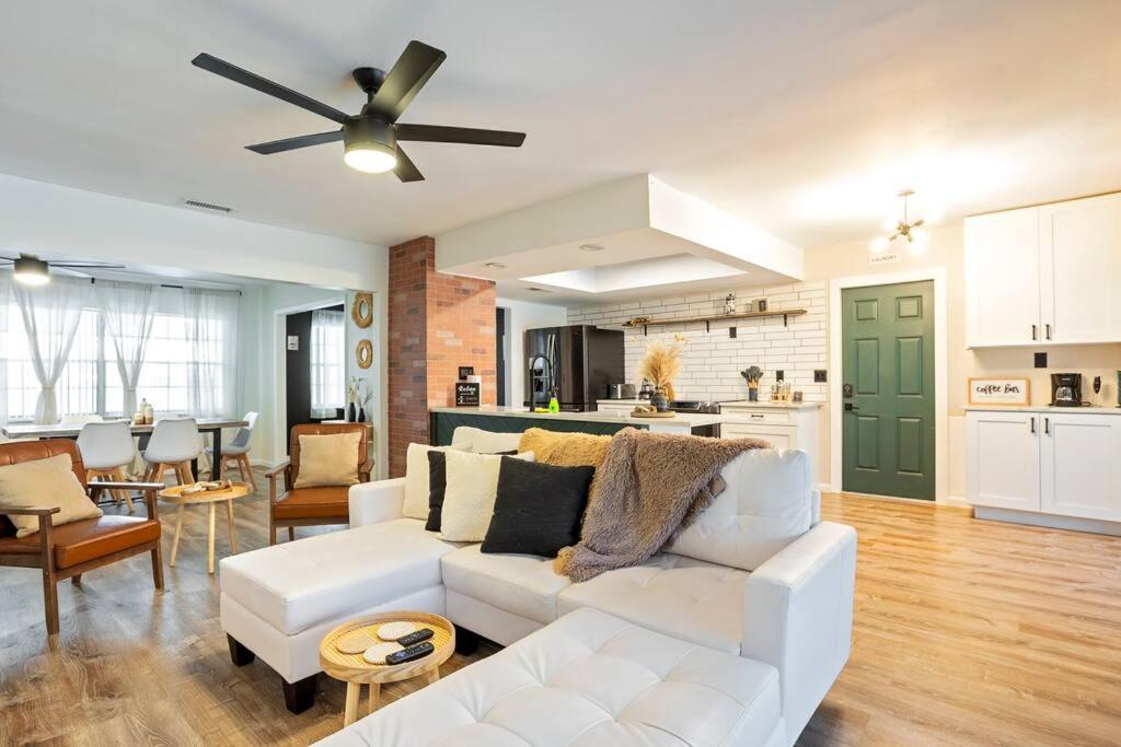 Cozy Lakefront Home W/ Pool -7 Mins From Legoland وينتر هافن المظهر الخارجي الصورة