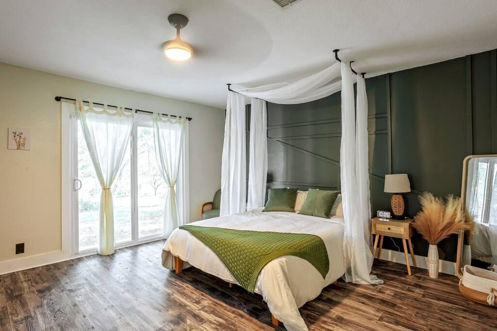 Cozy Lakefront Home W/ Pool -7 Mins From Legoland وينتر هافن المظهر الخارجي الصورة